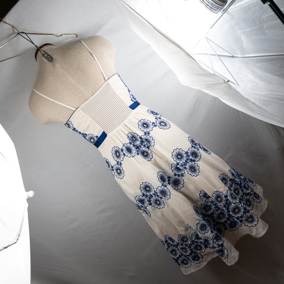 Chic Blue Floral Midi Dress - Picture 5 of 8